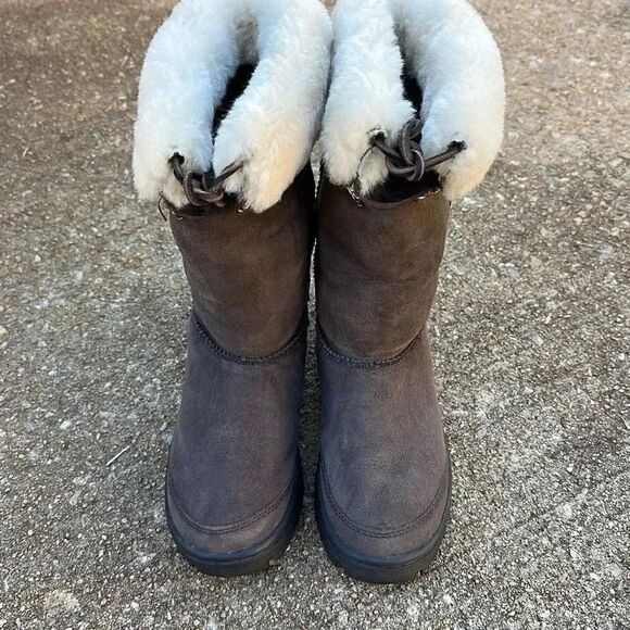 Ugg Australia Leatger Sheepskin Winter Boots - Picture 3 of 14